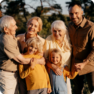 Família grande posando para foto